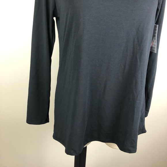 SOLD ❗️LulaRoe Solid Black Lynnae Top Medium - Picture 3 of 8